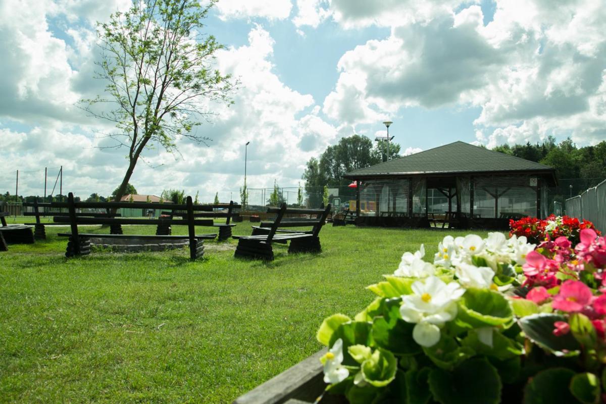 Camping Oaza Blonie Kornik Domki Standard Plus - 3 Pokoje Luaran gambar